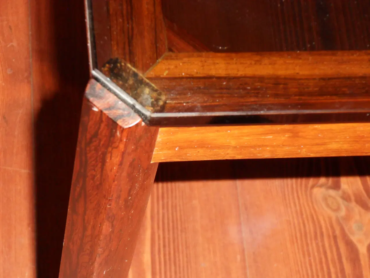 Billede 3 - PALISANDERFARVET SOFABORD MED RØGFARVET GLASPLADE