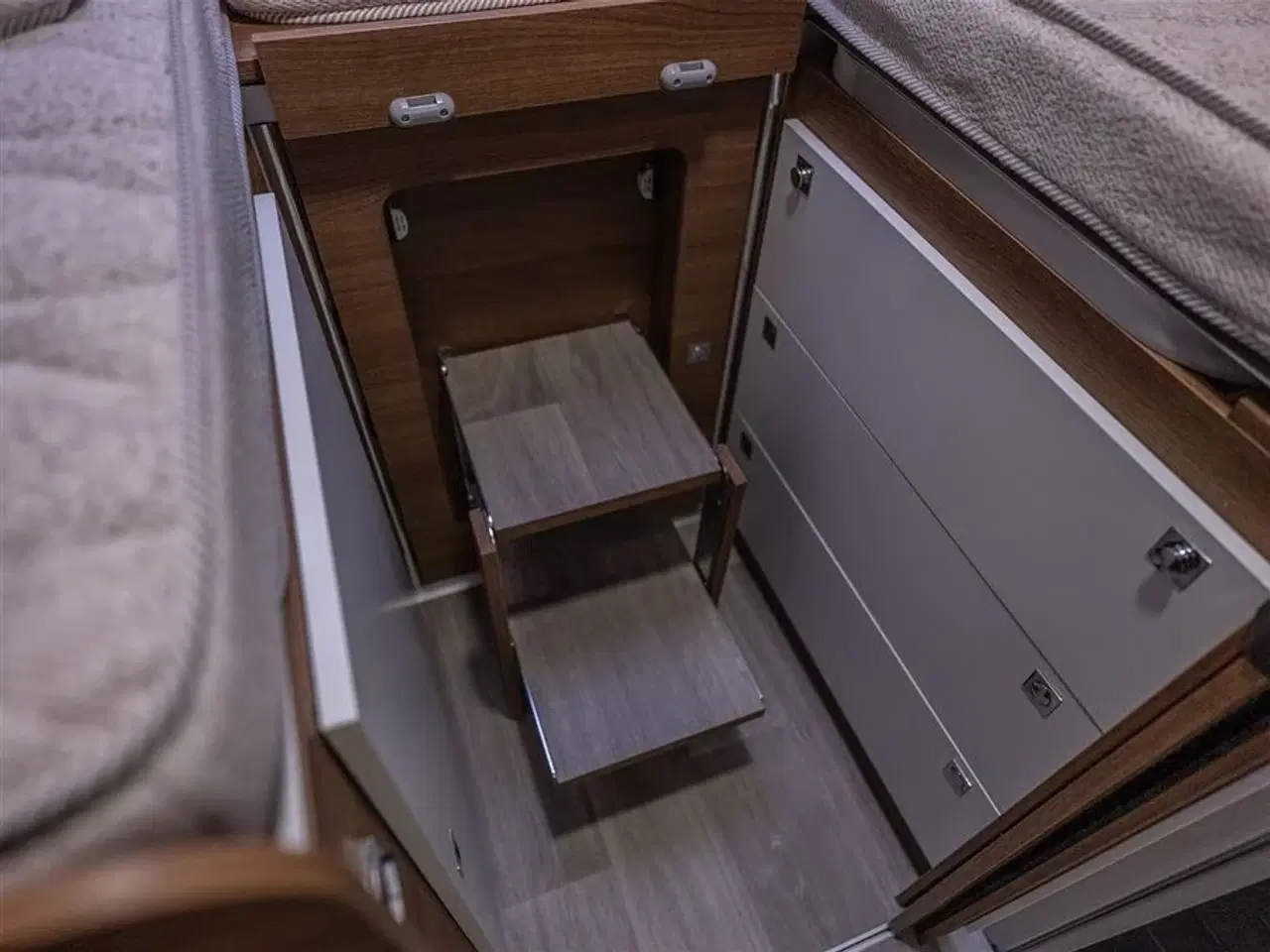 Billede 11 - 2026 - Benimar Mileo 268   Skandinavisk design og komfort året rundt