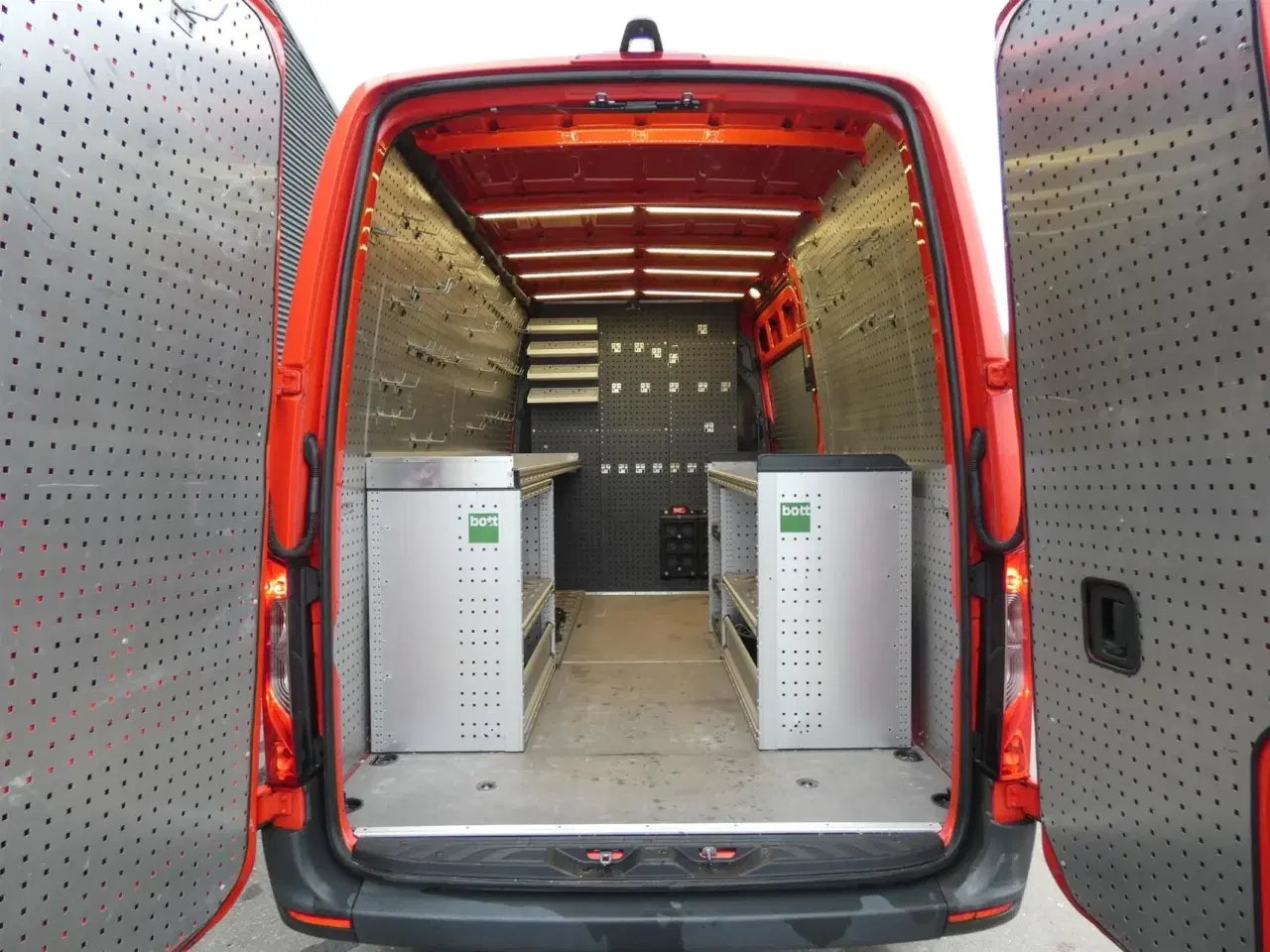 Billede 1 - Mercedes-Benz Sprinter 317 2,0 CDI A2 H2 RWD 9G-Tronic 170HK Van Aut.