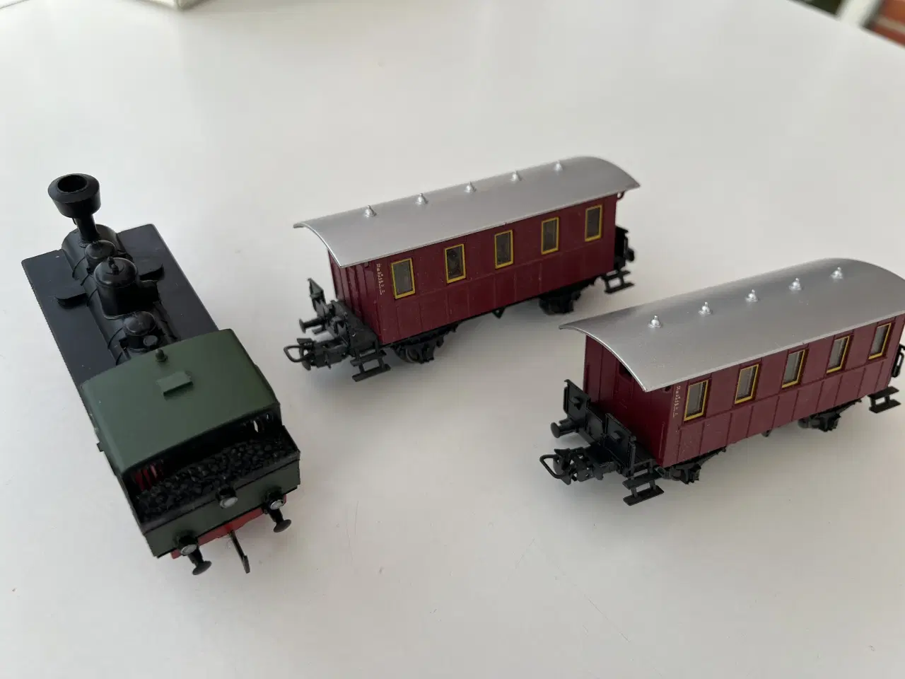 Billede 1 - Mærklin tog m 2 personvogne 