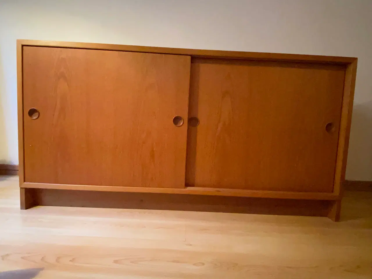 Billede 1 - Børge Mogense skab