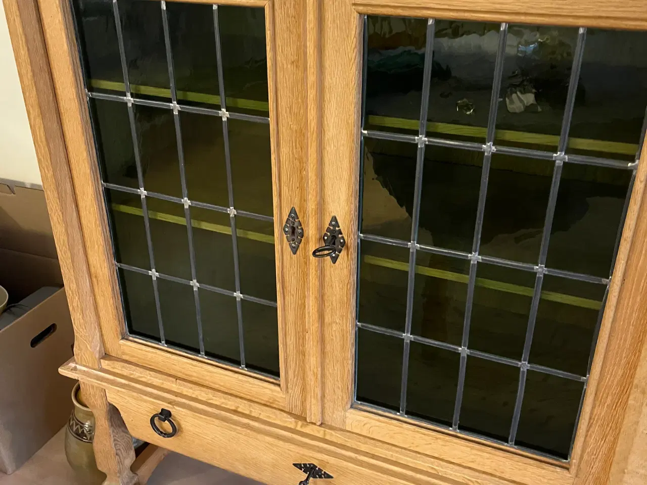 Billede 1 - Massiv syret eg - med bly-glasruder