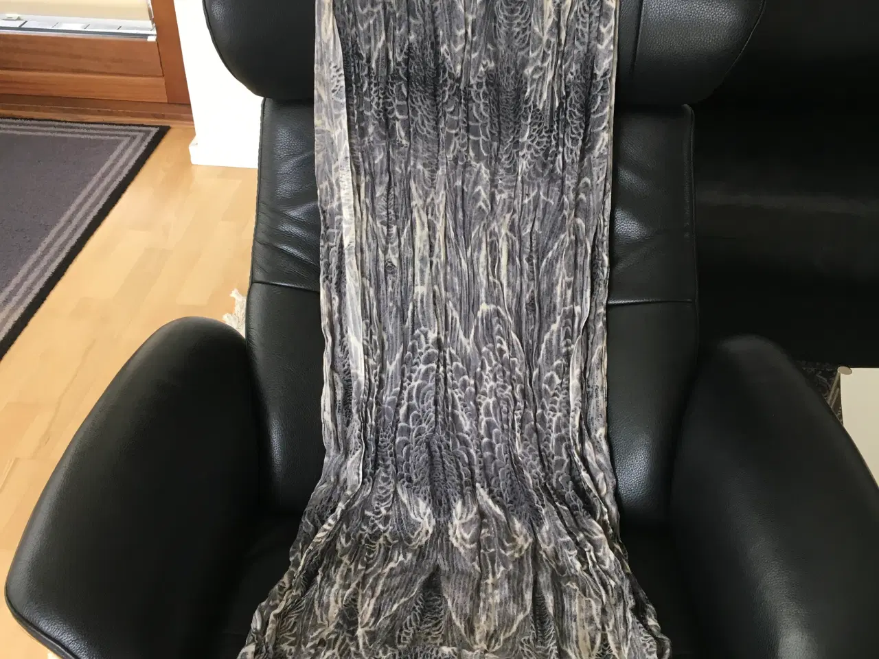 Billede 4 - Fint nyt stort tørklæde i sort/grå/beige