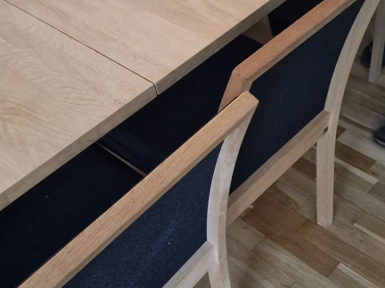 Billede 14 - Spisebord m/ 6 stole fra Skovby