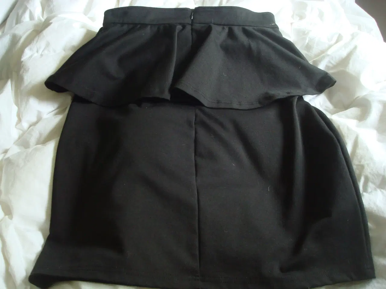 Billede 2 - Nederdel Milla str. L med lynlås bagpå