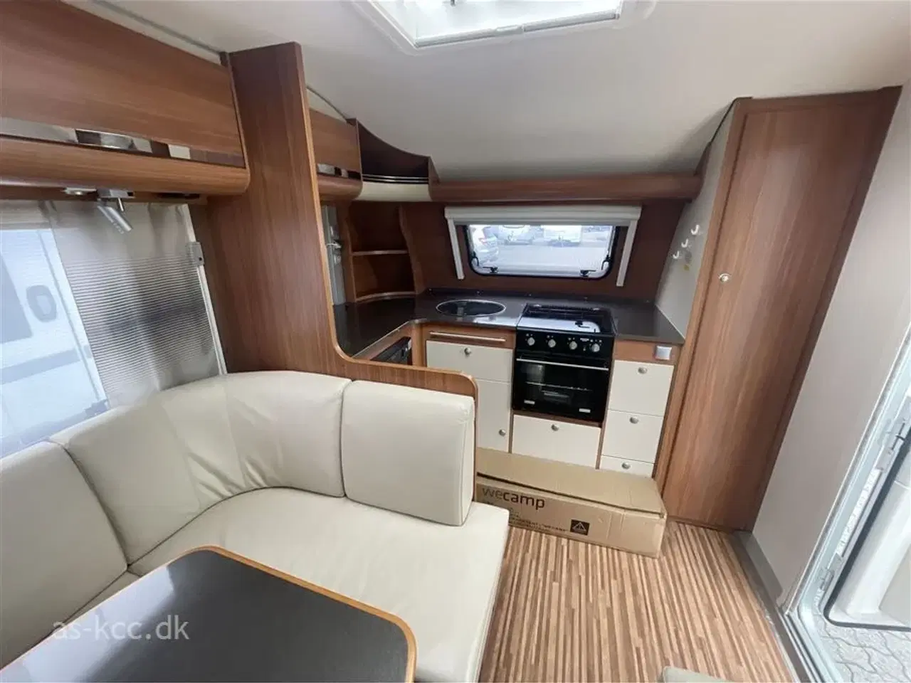 Billede 12 - 2014 - Adria Adora 613 HT   Adria adora 613 HT årg. 2014 Incl. Isabella Nordic 3 m fortelt med Mega stænger. Tæpper i vognen 4 sovepladser 6 siddepladser, gasalarm.