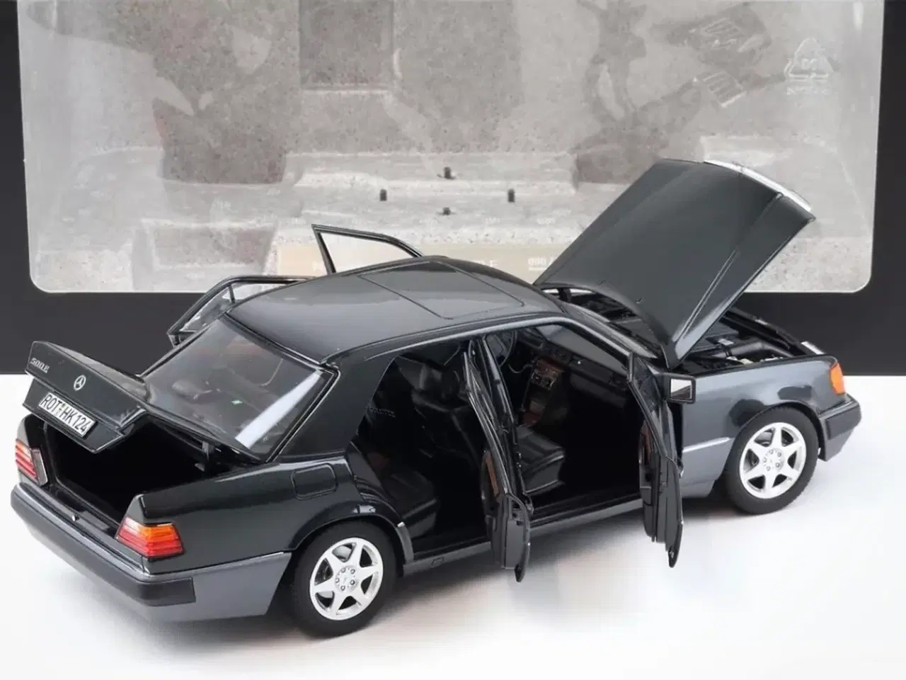 Billede 4 - 1:18 Mercedes E500 W124