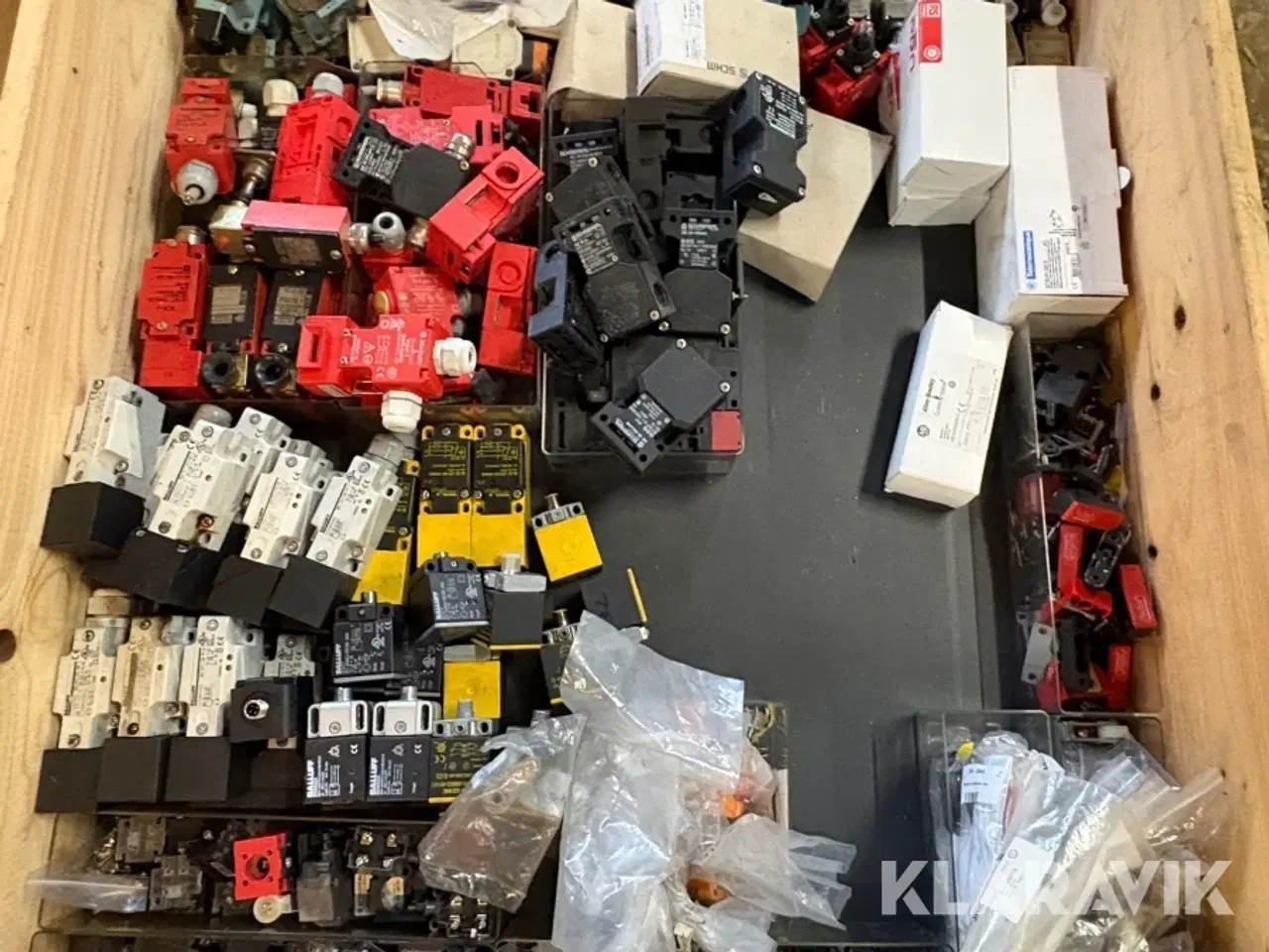 Billede 5 - Stort lot med el-komponenter - 37 paller