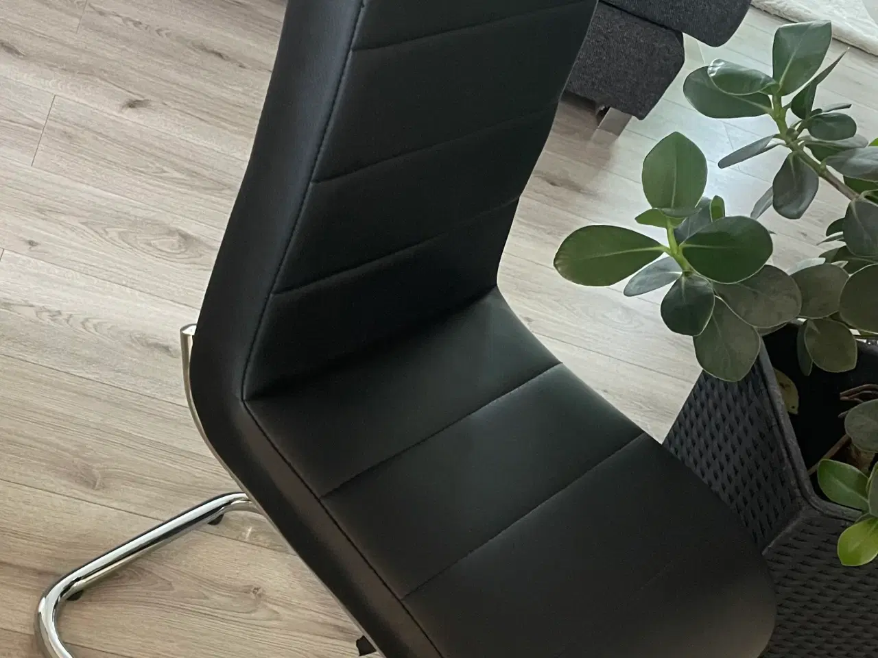 Billede 3 - Spisebord med 6 stole
