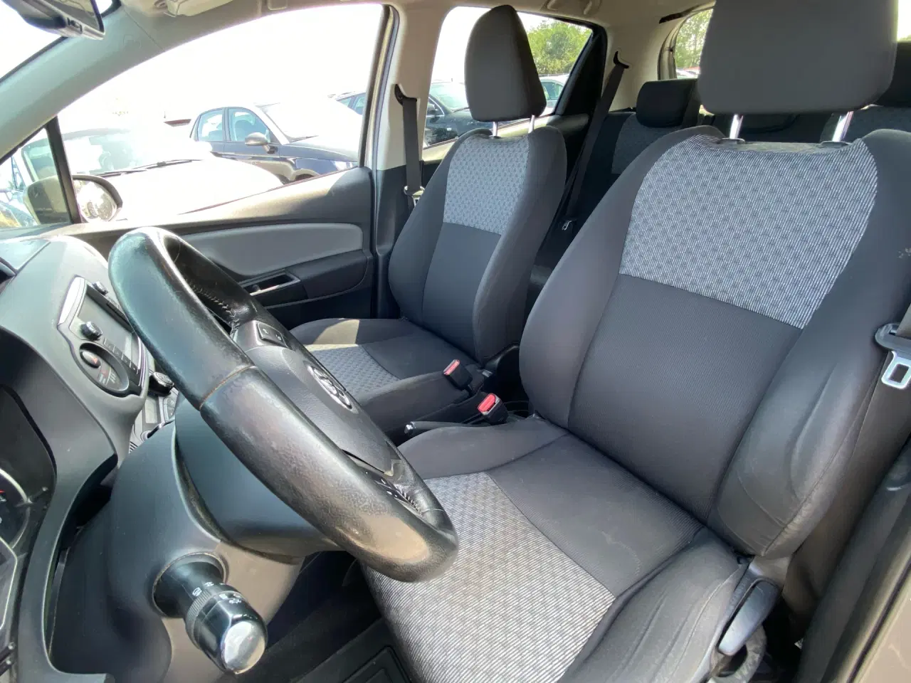 Billede 6 - Toyota Yaris 1,3 VVT-I T2 Komfortpakke Sportspakke 100HK 5d 6g
