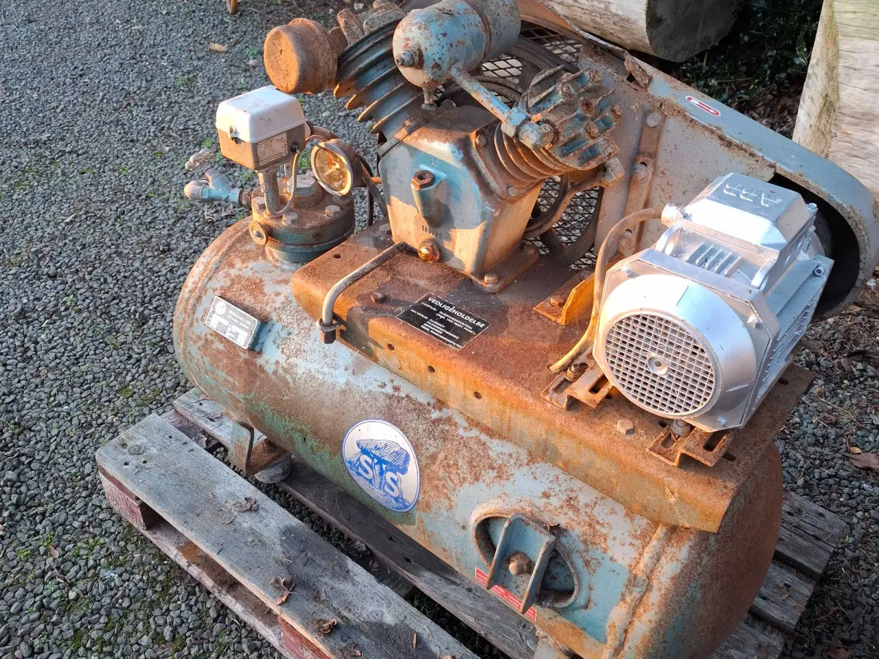 Billede 1 - Stenhøj kompressor 