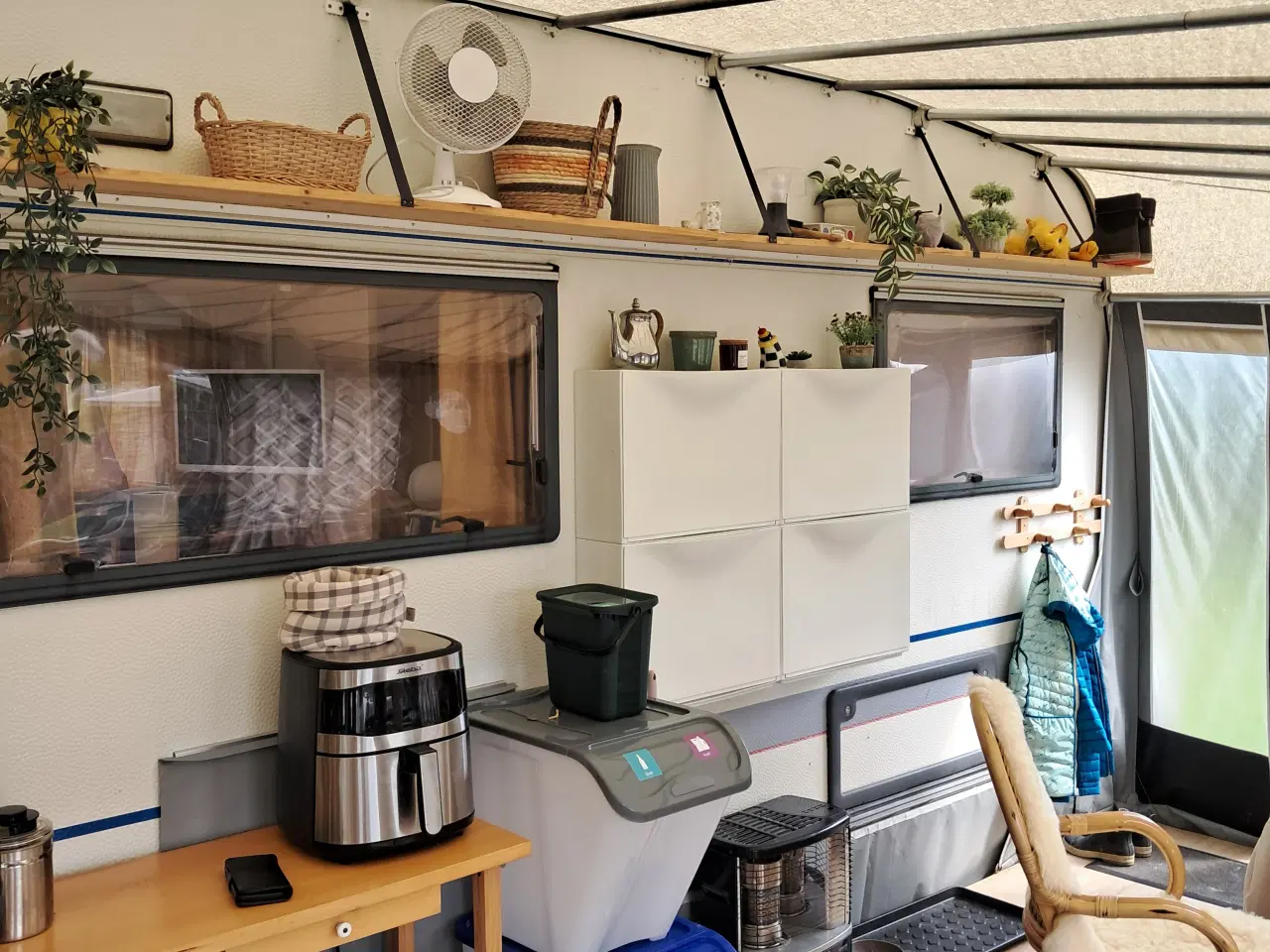 Billede 8 - Campingvogn med fortelt og værkstedstelt