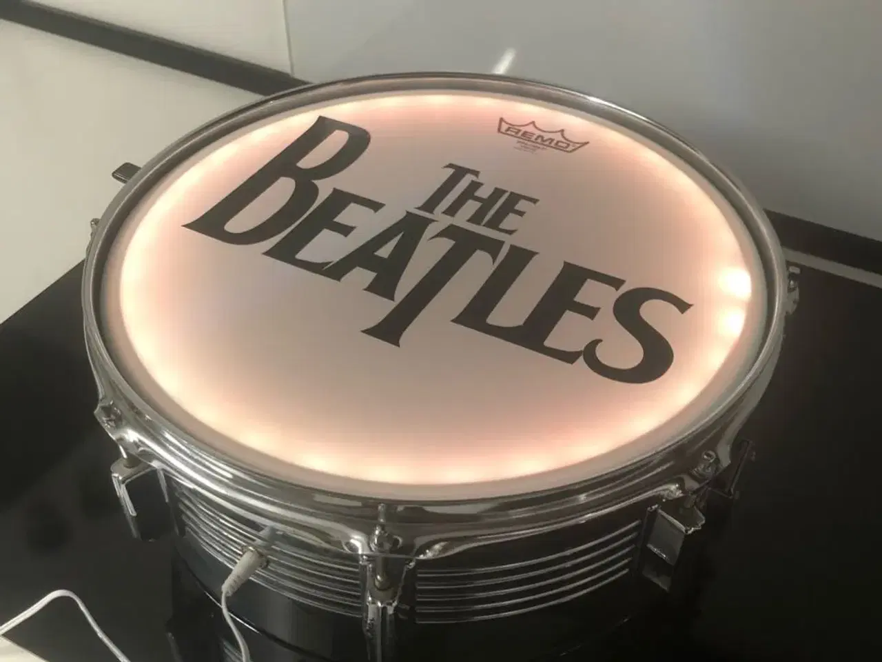Billede 2 - App styret Snare Drum Beatles lampe
