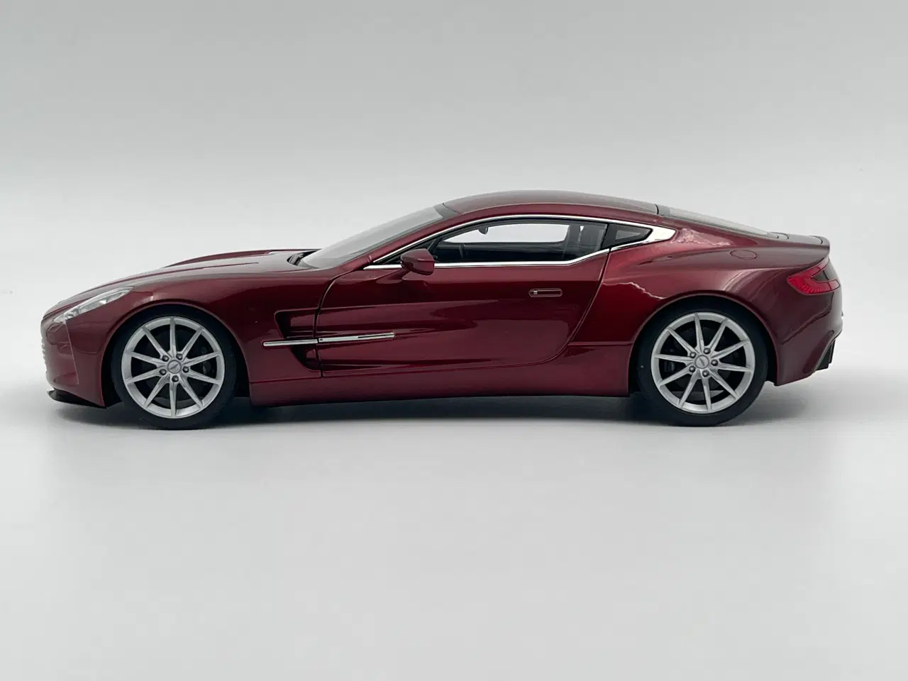 Billede 3 - 2009 Aston Martin One-77 AUTOart Signature - 1:18