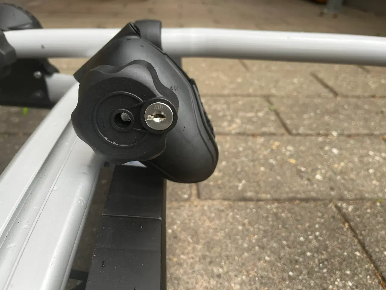 Billede 10 - BRANFORD - Cykelholder til 2 cykler med nøgler 