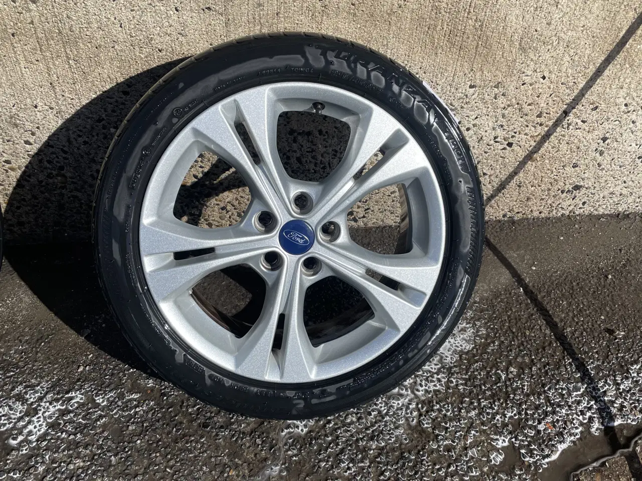 Billede 1 - Ford alufælge 17”