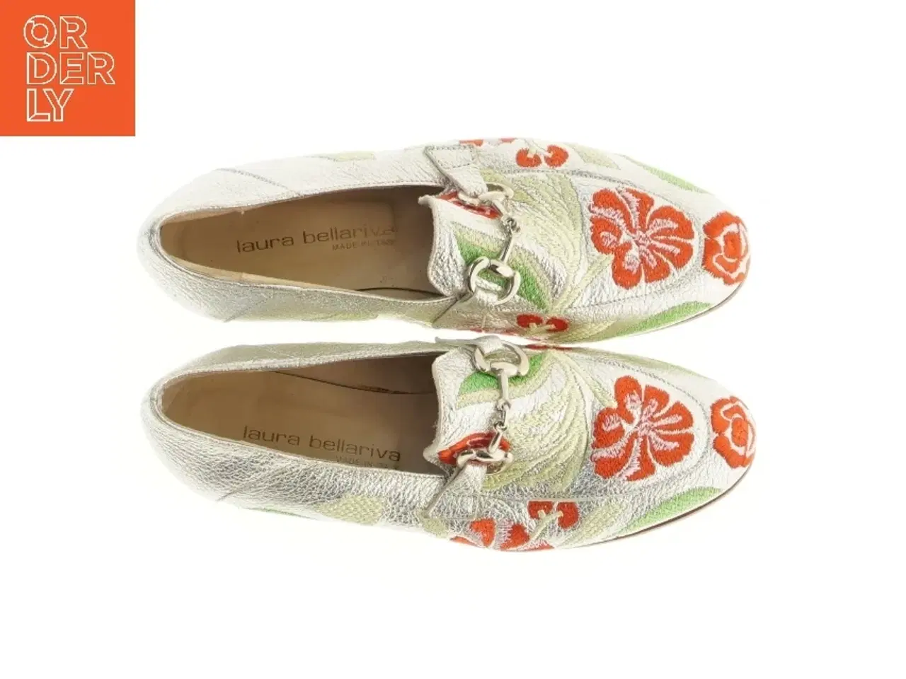 Billede 2 - Sølvfarvede loafers med blomsterbroderi fra Laura Bellariva (str. 37 )