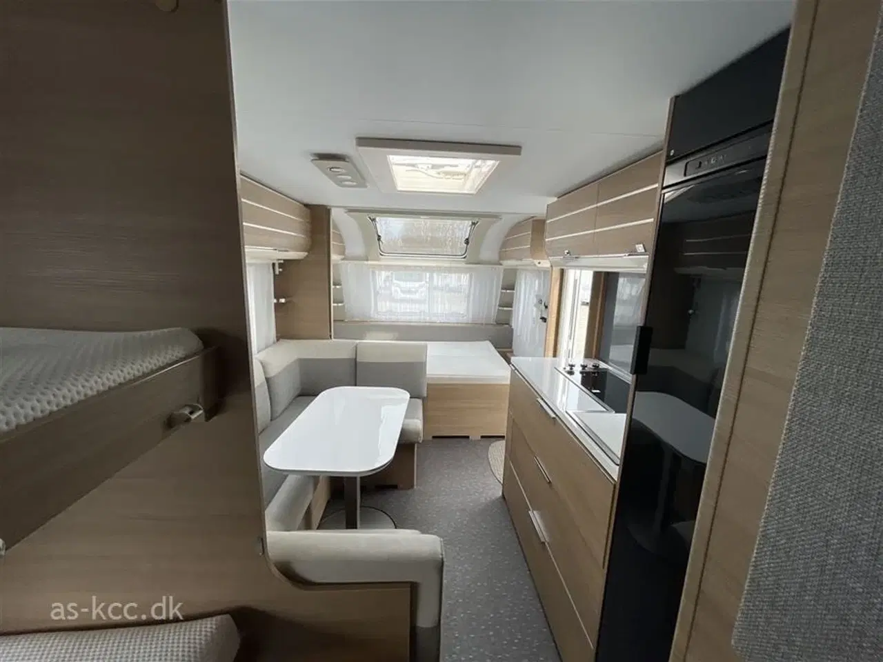 Billede 15 - 2020 - Adria Adora 573 PT Supreme edition   Adria Adora 573 PT Supreme Edition årg. 2020 7 sovepladser, 5 siddepladser. Køjer, dobbeltseng, rundsiddegruppe,  mover, solceller