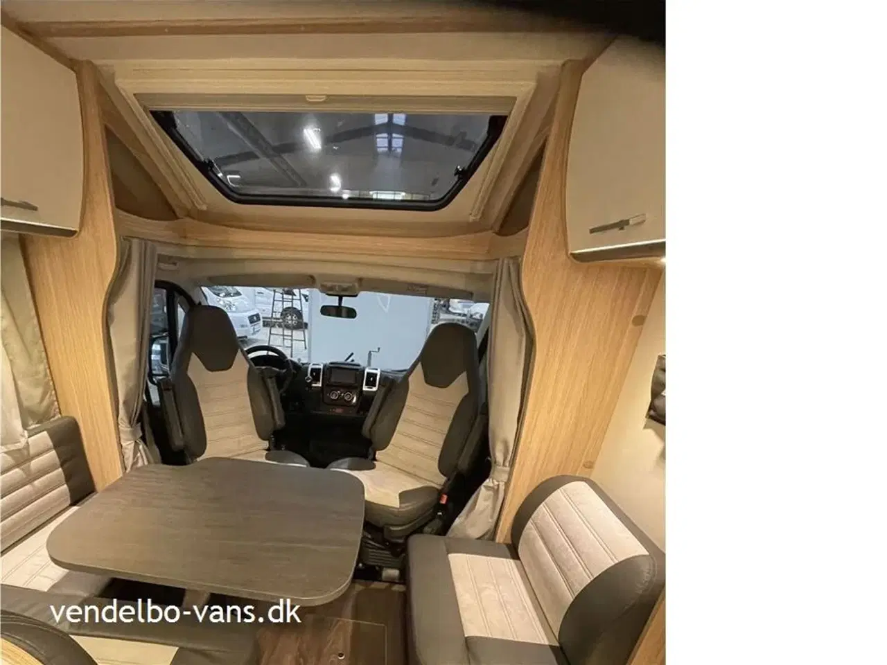 Billede 7 - 2021 - SunLight T 68 Adventure Edition   Enkeltsenge og stor garage