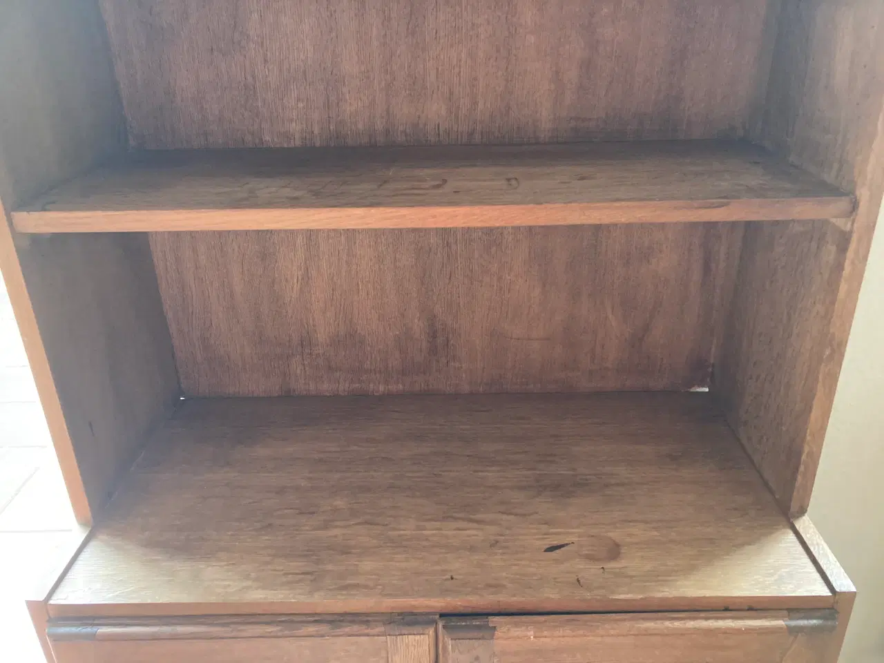 Billede 3 - Reol med hylder og skab