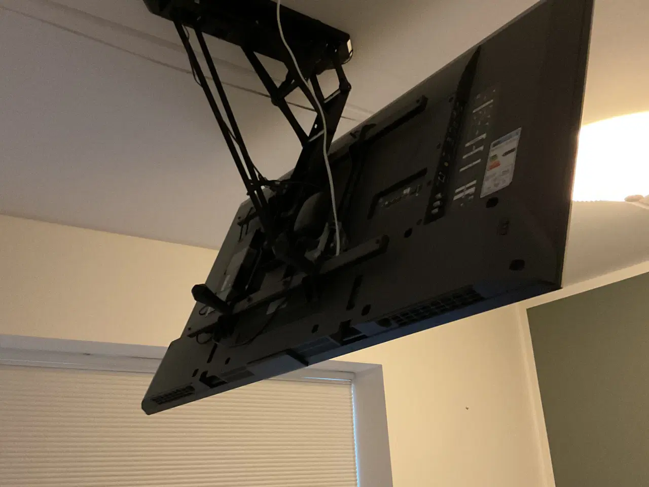 Billede 3 - Elektrisk TV loftbeslag - 32-70" inkl. remote.