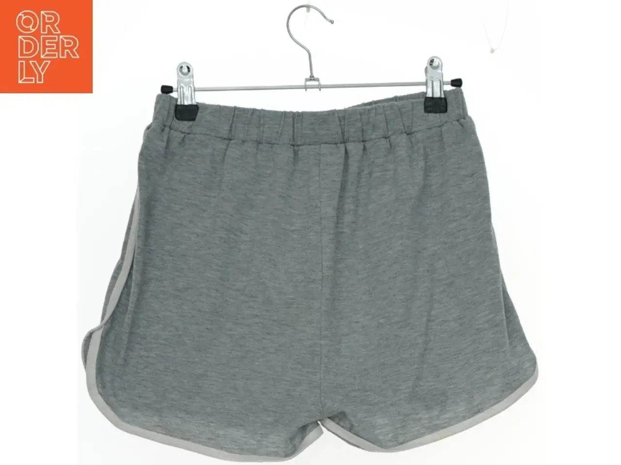 Billede 2 - Grå shorts med teksten 'California USA' fra SHEIN (str. 170)