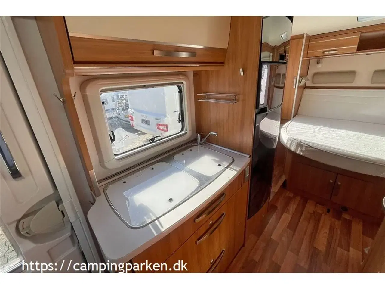 Billede 6 - 2013 - Hymer Exsis I698   Flot helintegreret Hymer Exsis I698, queens bed i bagenden og sænkeseng