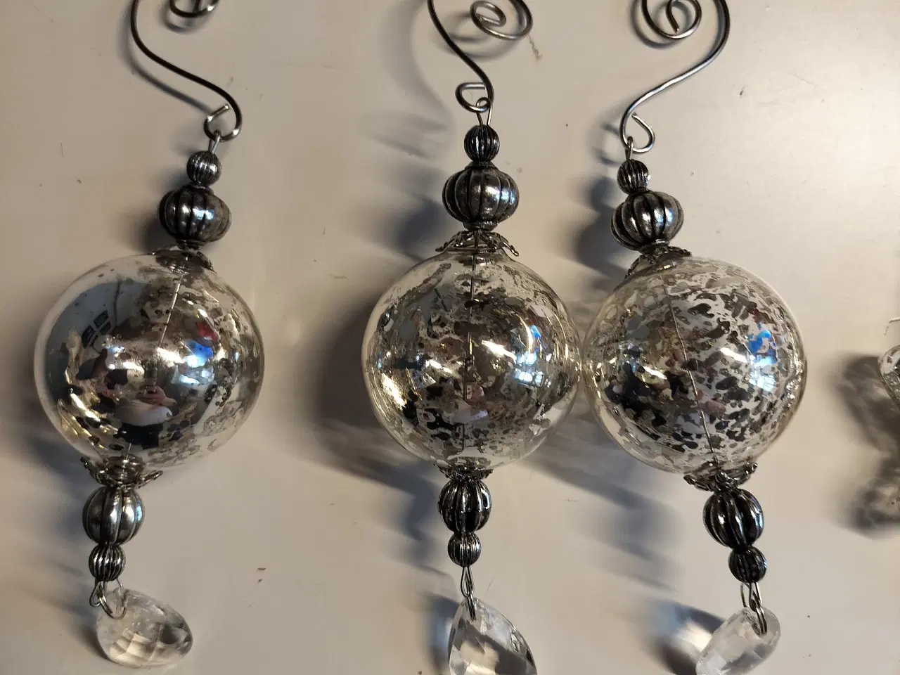 Billede 3 - Gamle julekugler med sølvophæng og med prismer