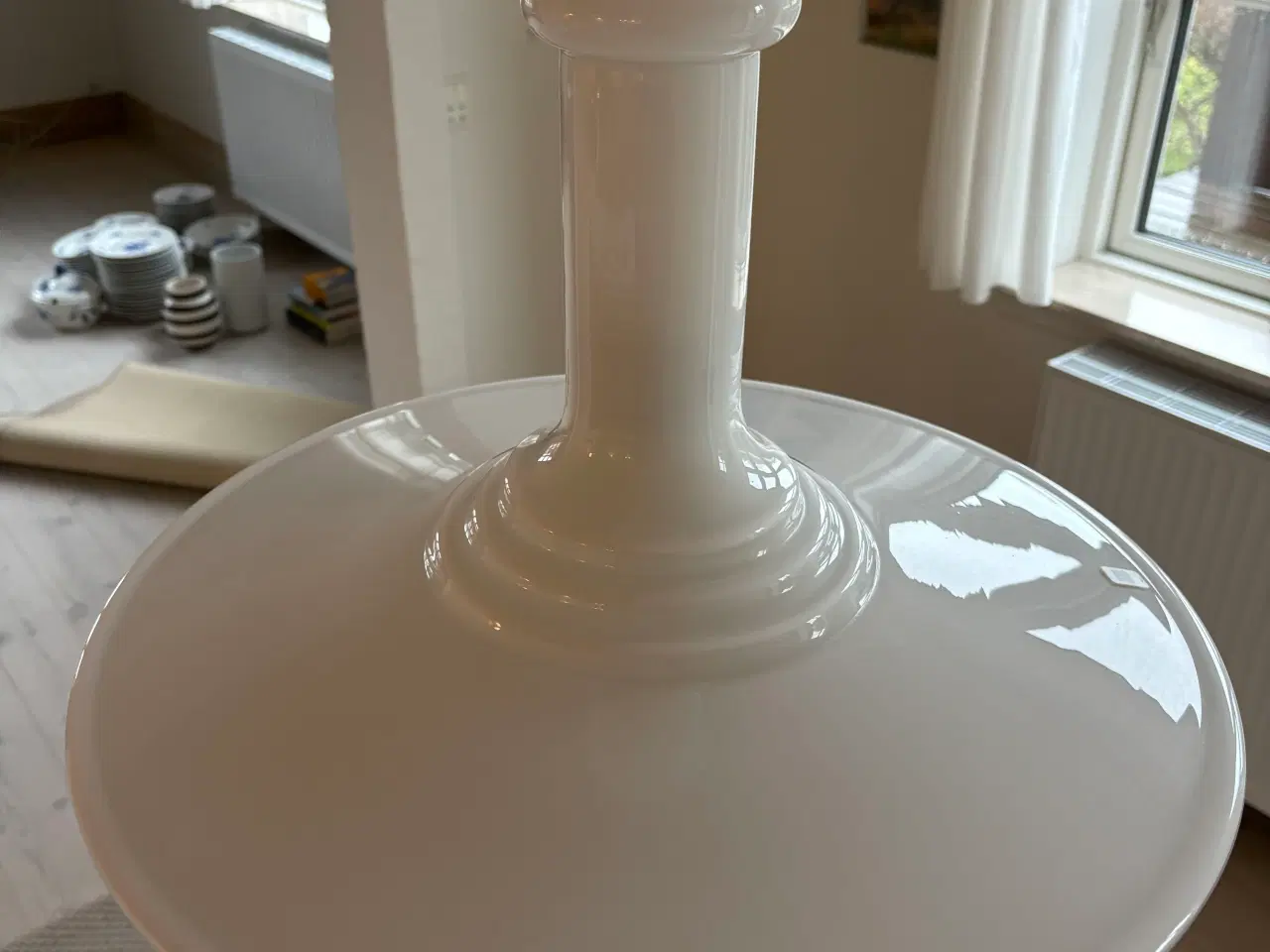 Billede 2 - Holmegaard Mythos i hvid opalineglas. Diameter 39.