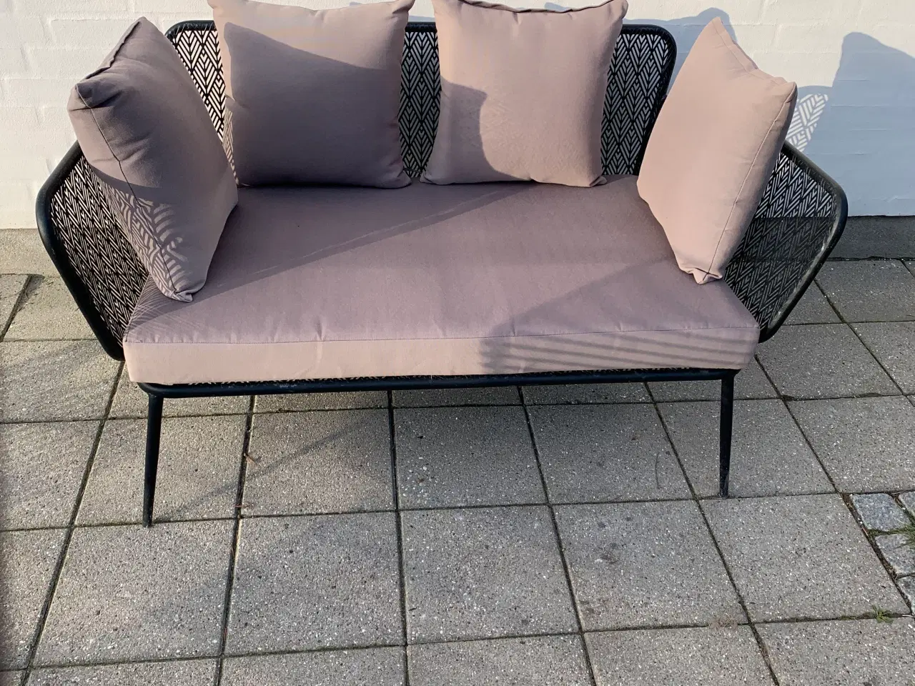 Billede 1 - Sort metal bænk med puder
