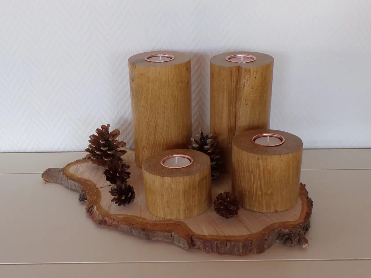 Billede 5 - NY Thuja Træskive med bark 40 cm lang