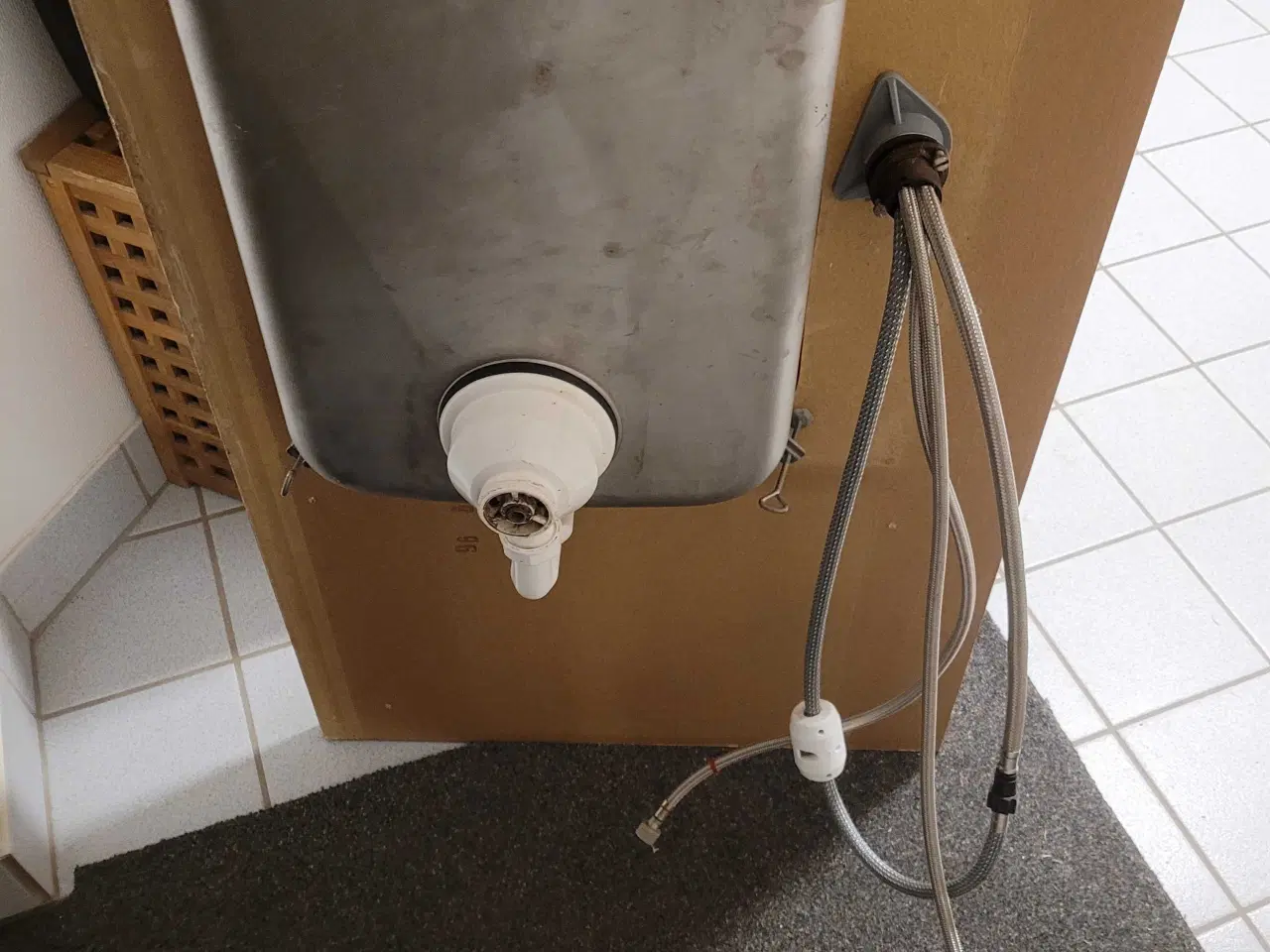 Billede 2 - Stålvask med udtræksvandhane