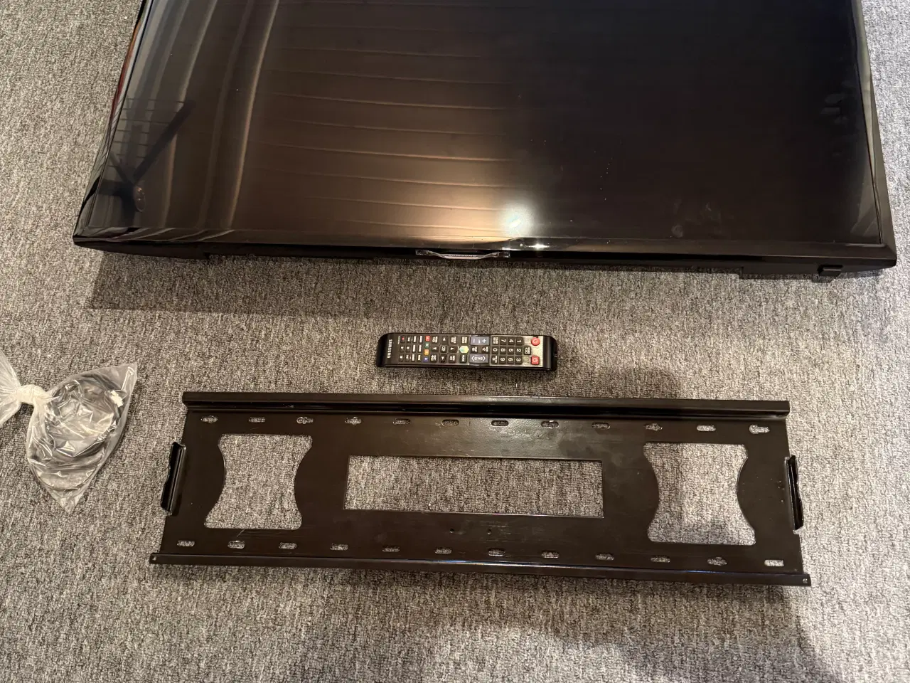 Billede 3 - Samsung TV. Incl ophæng 43 tommer