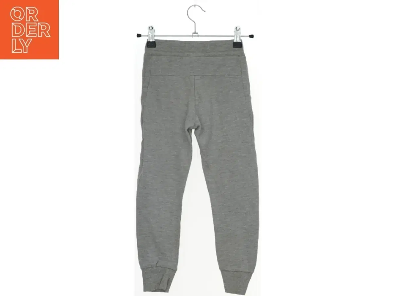 Billede 2 - Grå sweatpants med snøre fra Basic needs (str. 110)