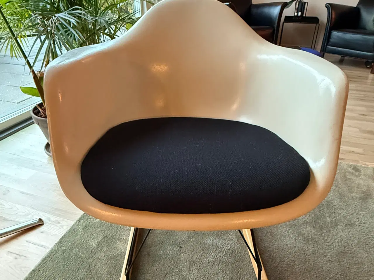 Billede 2 - Eames gyngestol i hvid glasfiber