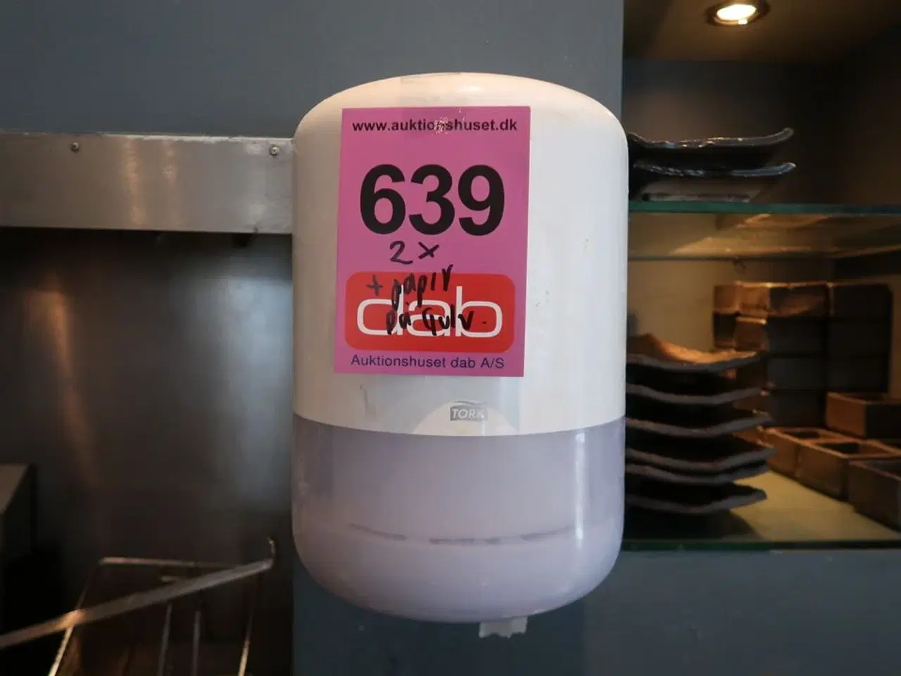 Billede 2 - 2 stk. papirdispenser - inkl. 17 ruller papir