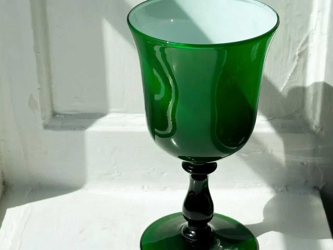 Billede 3 - Bæger på fod, hvidt og grønt glas