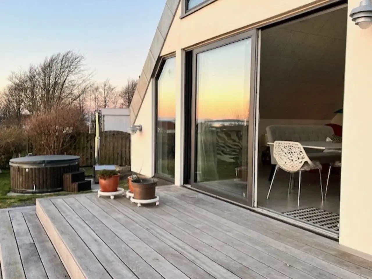 Billede 2 - Fantastisk 205 m2 nyrenoveret luksussommerhus med 180 graders havudsigt