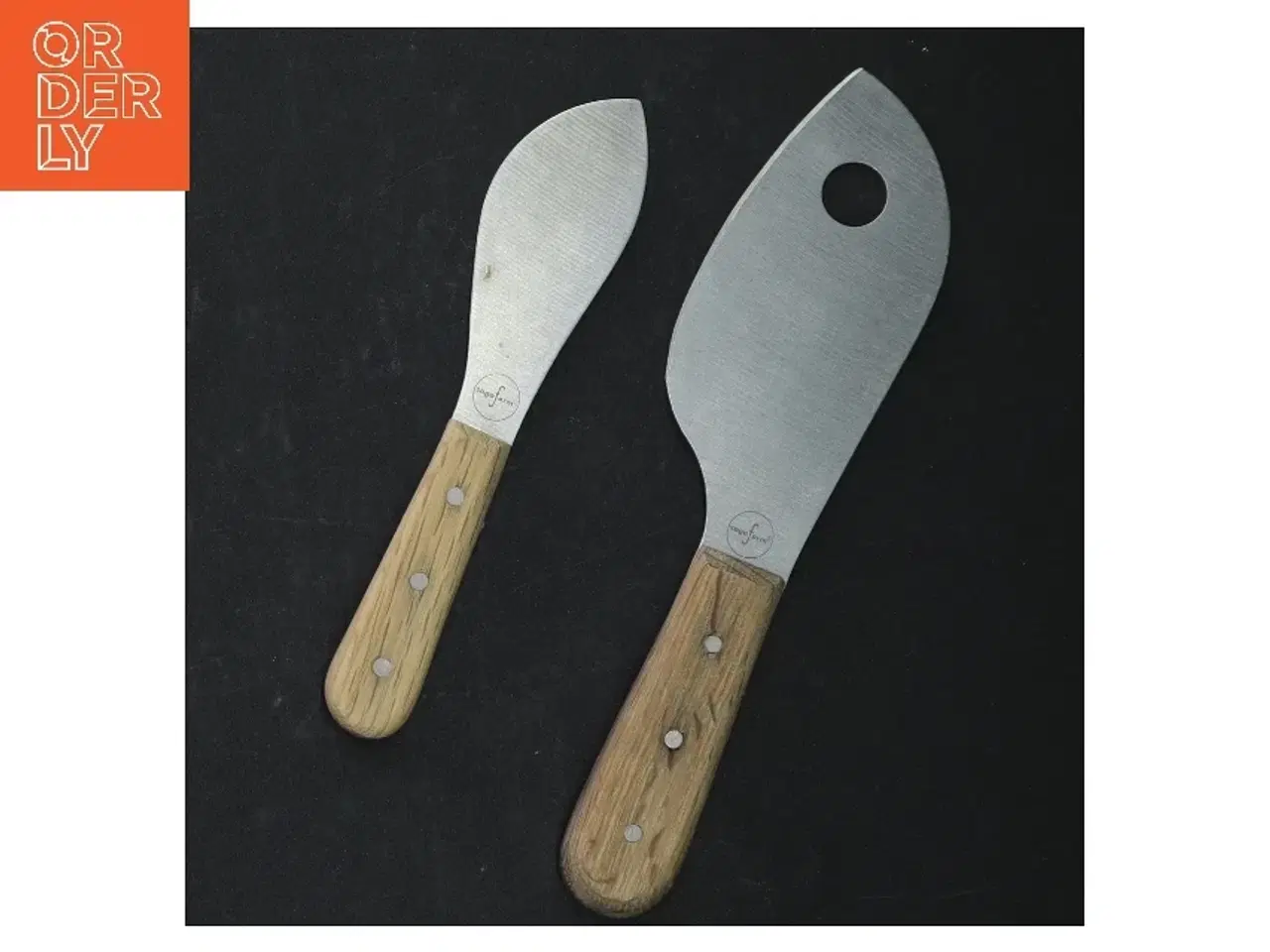 Billede 1 - To oste-knive med træhåndtag
