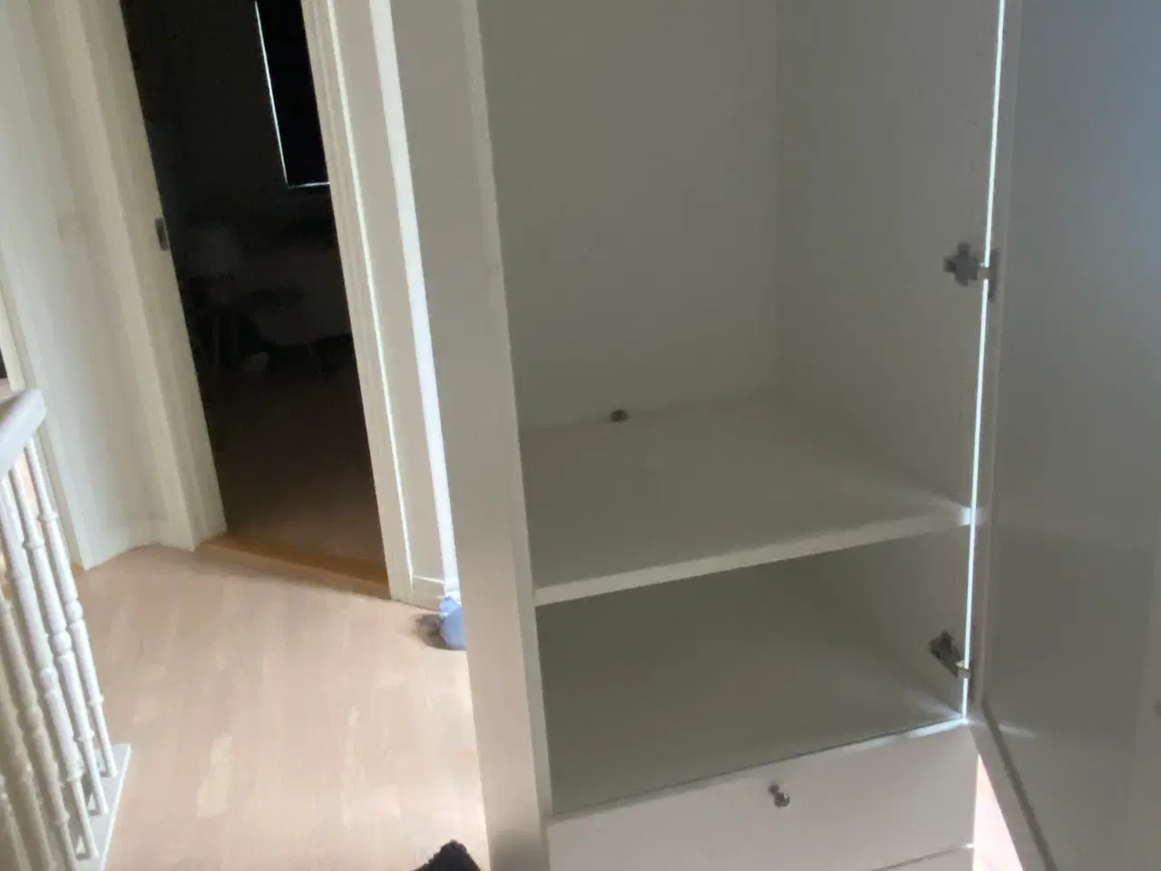 Billede 1 - Klædeskab 