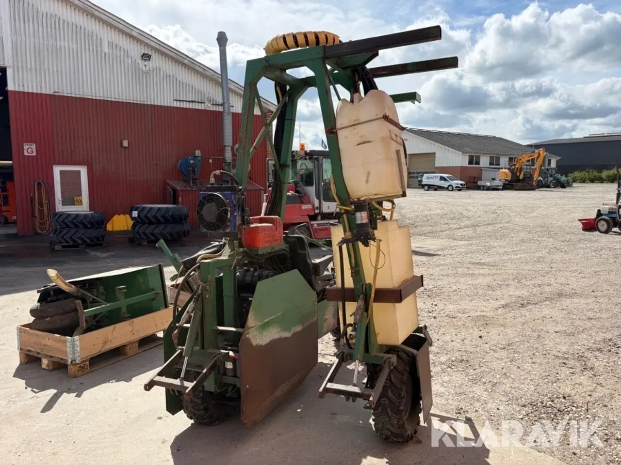 Billede 4 - Portaltraktor Jutek med redskaber