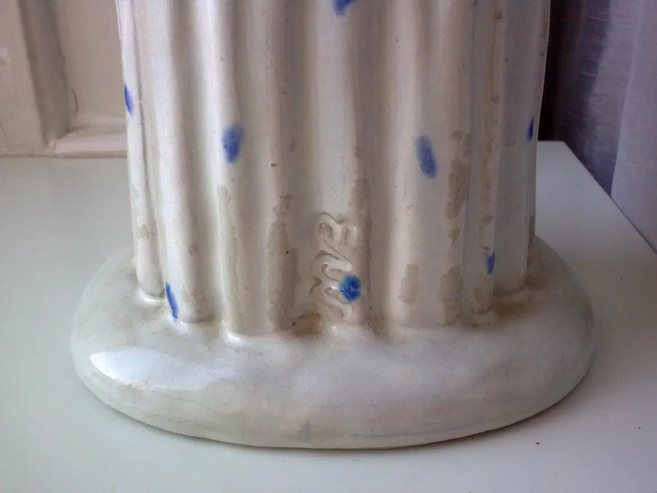 Billede 1 - Sokkel stempler gl. høj lys keramik figur Bornholm