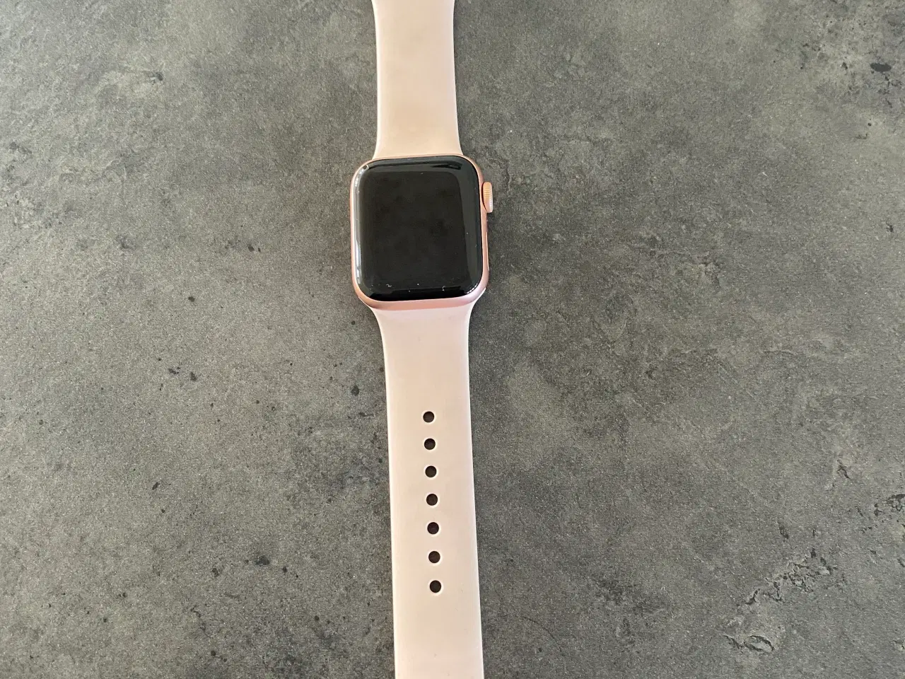 Billede 2 - Apple smart Watch series 5 - 40 mm