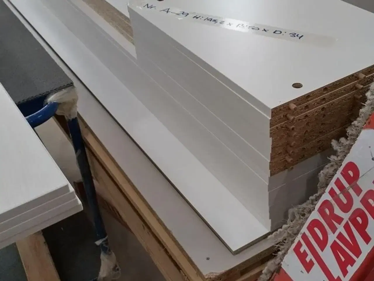 Billede 10 - 4 stk. usamlet højskabe H: 195,2 x B: 50 x D: 34,0 med låge og 16 hylder