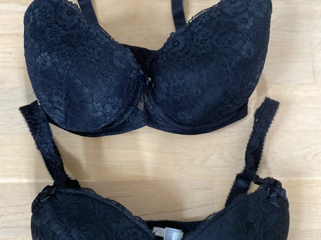 Billede 4 - Lingeri/bh’er Hunkemøller og H&M. 50,-kr pr. del. 