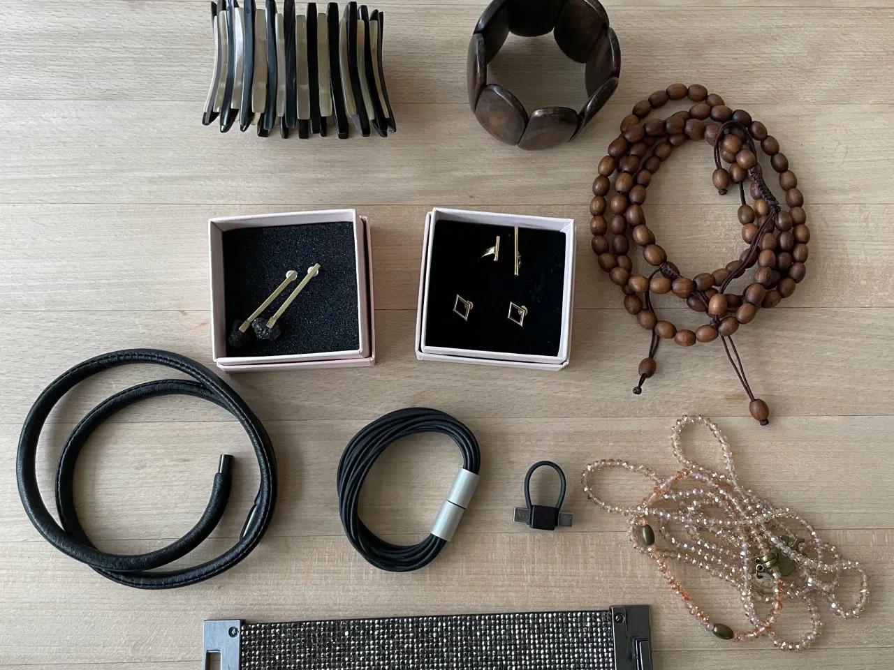 Billede 1 - Smykker - armbånd, ringe mm.