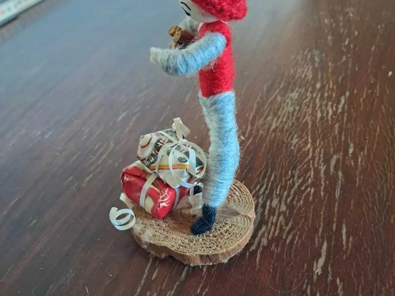 Billede 2 - Nisse med gaver