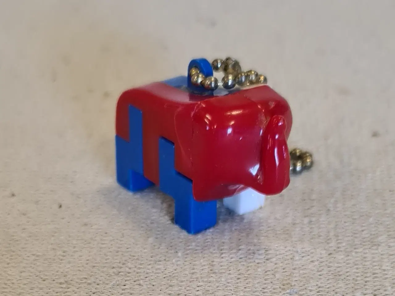 Billede 4 - Irma Nøglering Rød, blå og hvid plast