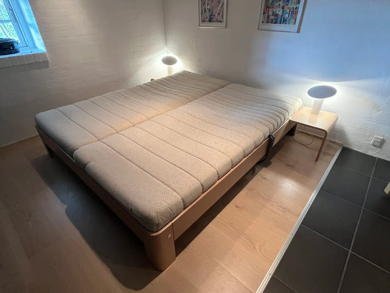 Billede 2 - Stor lækker velholdt elevationsseng fra Auping