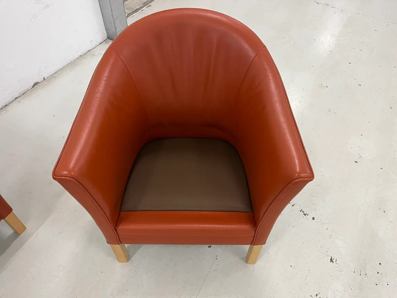 Billede 14 - Mogens Hansen MH2225 3+2 MH80 stol i cognac læder.